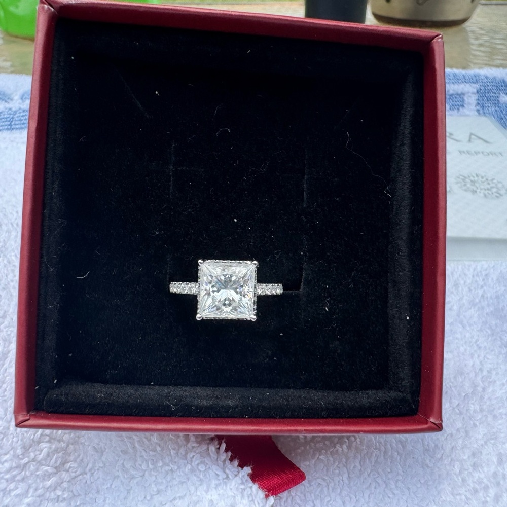 Elegant Hidden Halo 14K Women's Ring - Picture 3 of 6